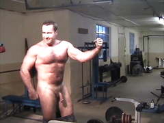 Gay Bodybuilder Flexing Hard Hairy Muscles